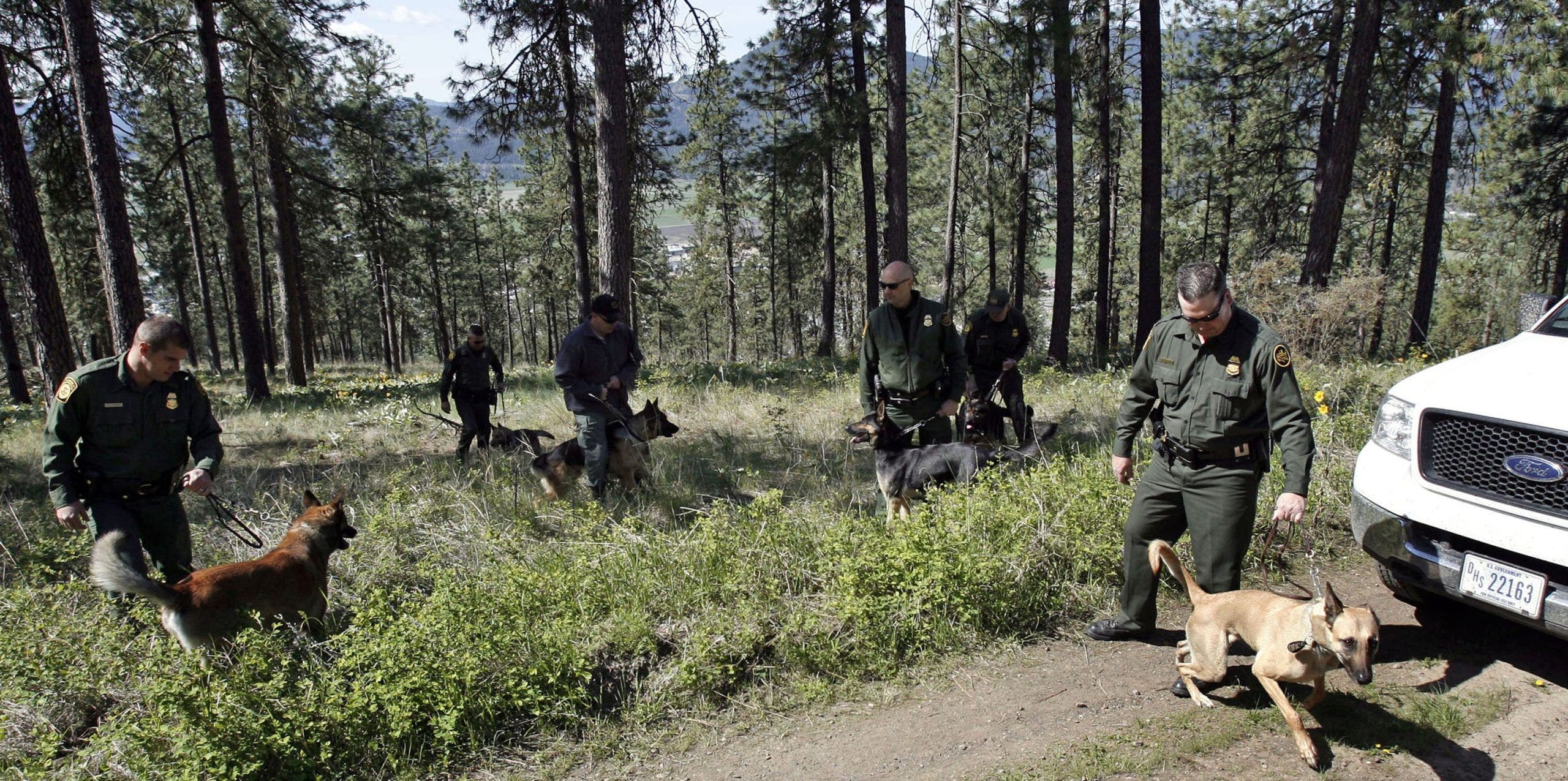 An individual suspected of being a terrorist from Jordan was apprehended at the US northern border by ICE.