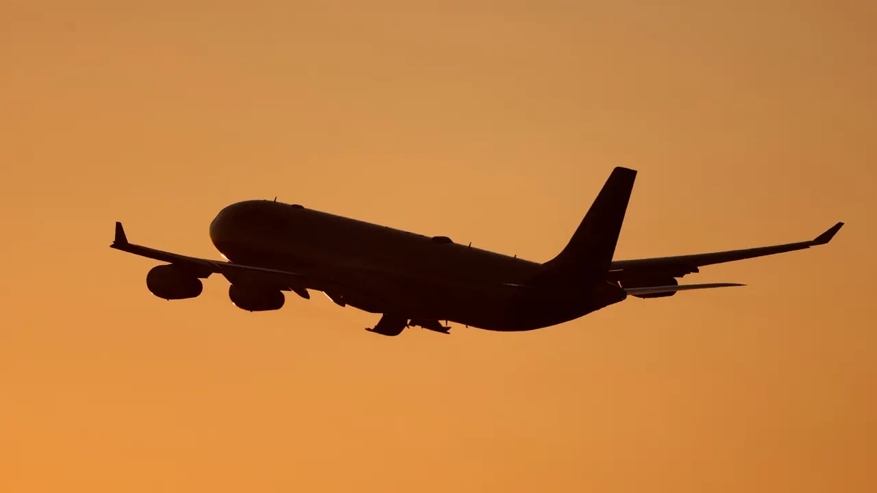 What are the factors that lead to air turbulence?