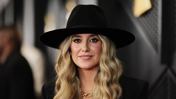 Lainey Wilson from 'Yellowstone' shares a 'stunning' career milestone.