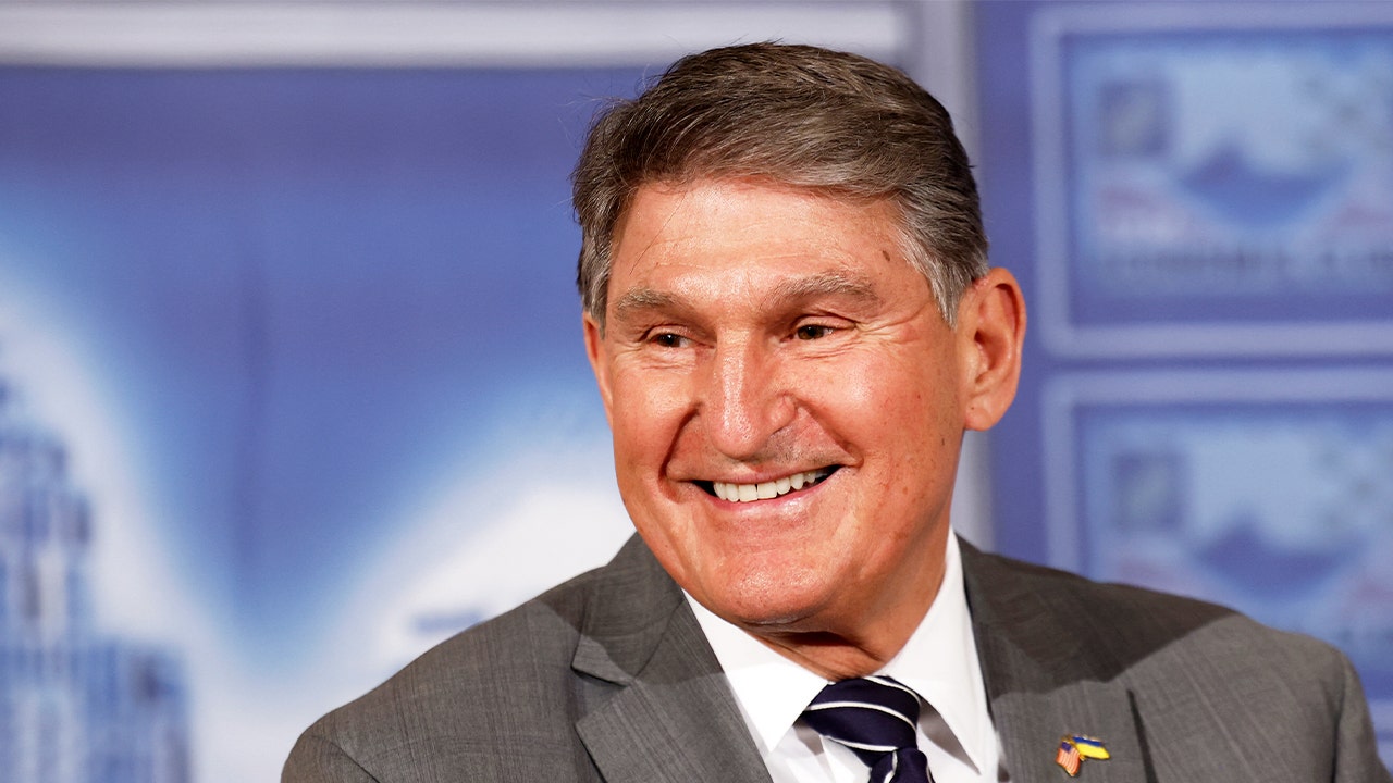 As a West Virginia senator, Manchin delivers an emotional final floor speech, declaring it to be the "honor of his life."