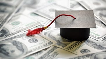College financial aid forms cause fear among children of undocumented immigrants, according to a report.