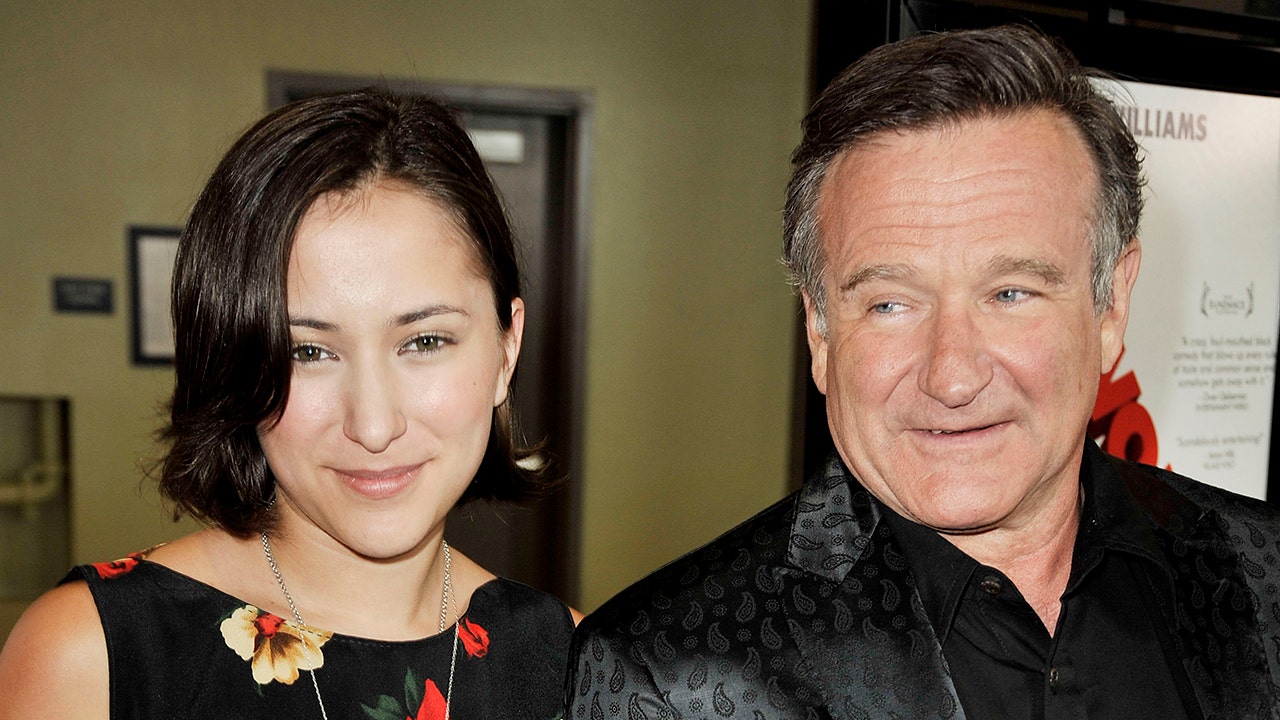 On the 10th anniversary of Robin Williams' death, his daughter disputes a viral photo of him.