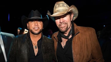 Toby Keith imparted to Jason Aldean the importance of being "unapologetic" when expressing his opinions.