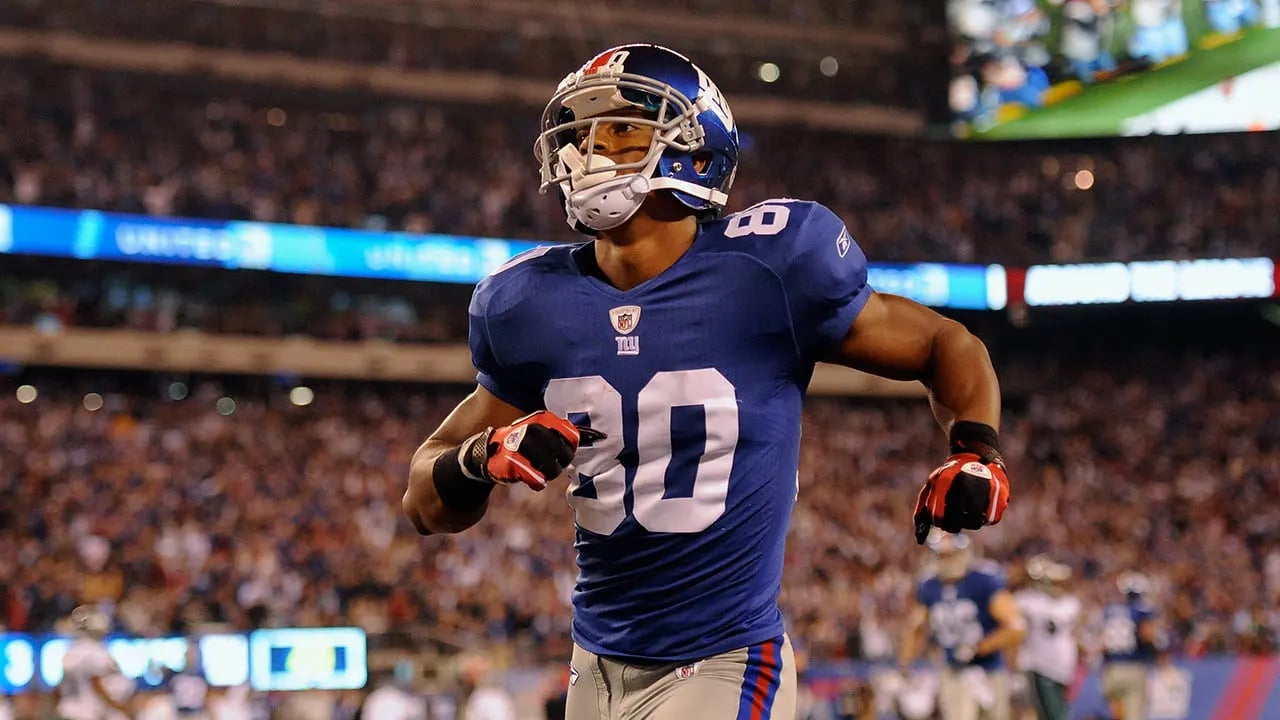 Despite an abysmal season, the Giants kept its coach and general manager, and legend Victor Cruz discusses the team's state.