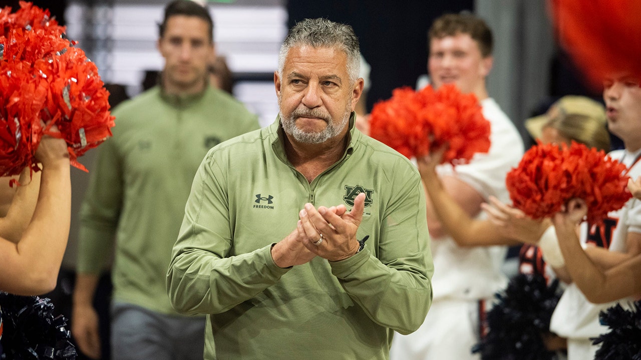 Auburn coach Bruce Pearl commends NYC mayor's response to criticism regarding meeting with incoming border czar.