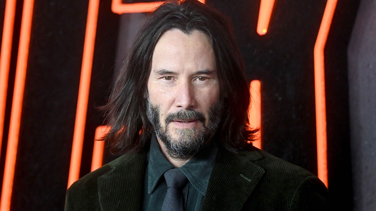 Report: Keanu Reeves' Recovered Luxury Watches in Chile