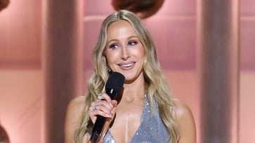 Alec Baldwin and Nicole Kidman were the targets of too provocative jokes by Golden Globes host Nikki Glaser.