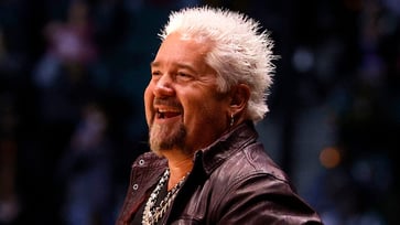 Guy Fieri had a conversation with his deceased father through a medium: "Goosebump city"