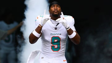 Calais Campbell is compared to LeBron James by Jonnu Smith of the Dolphins.