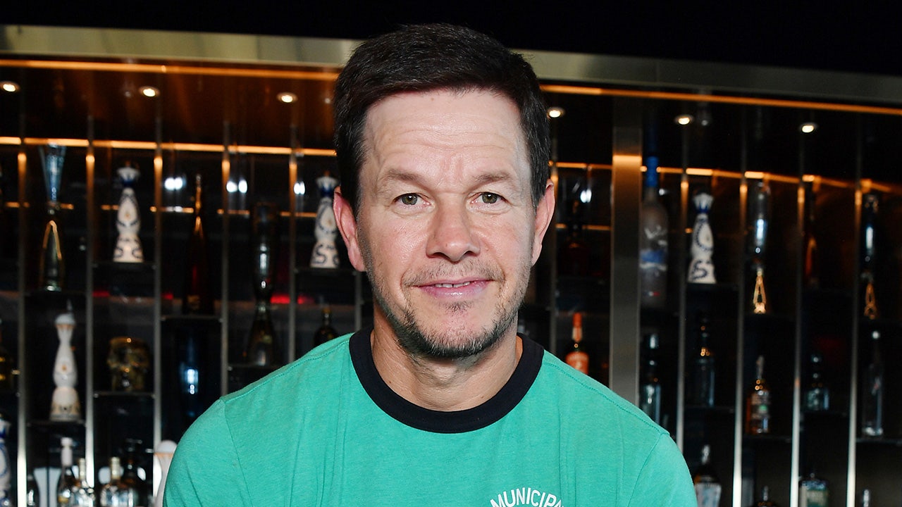 A fire breaks out at Mark Wahlberg's restaurant in Las Vegas.