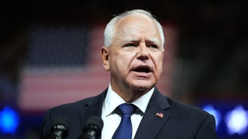 Tim Walz event disrupted by Harris campaign reporters in Pennsylvania.