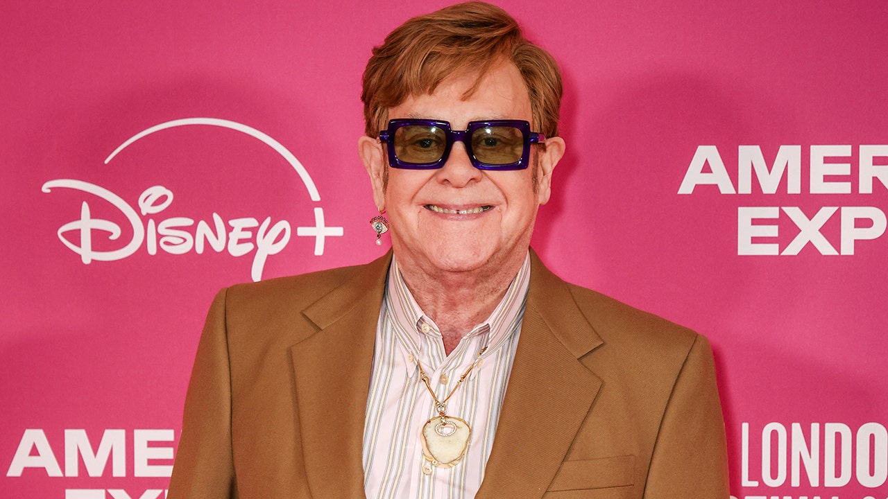 Elton John now wears his old kneecap as a pendant around his neck after his recent health scare.