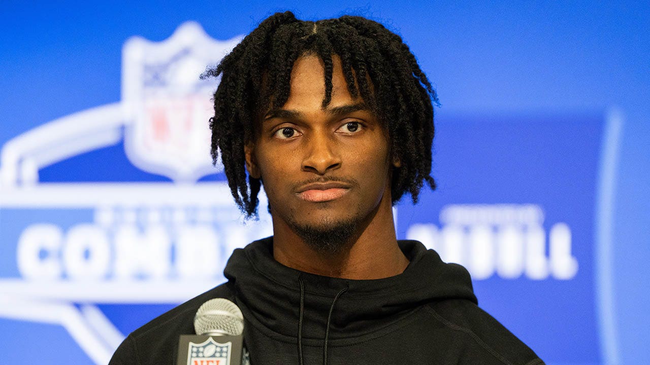 Ennis Rakestraw Jr, a rookie lion, fulfills his childhood pledge to his ...