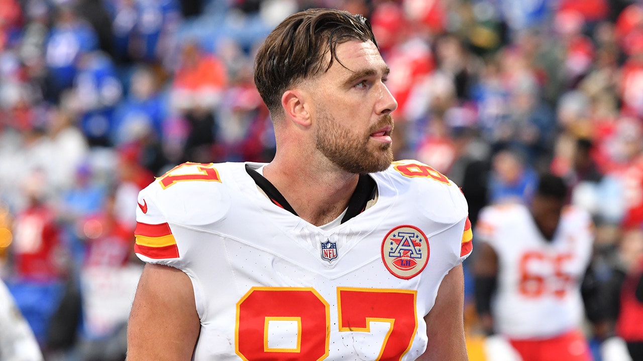 Travis Kelce of the Chiefs expresses his frustration over the team's lack of scoring this season.